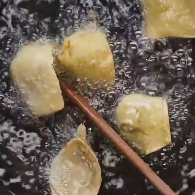 Step 7 Frying dumplings Fried vegetarian dumpling soup