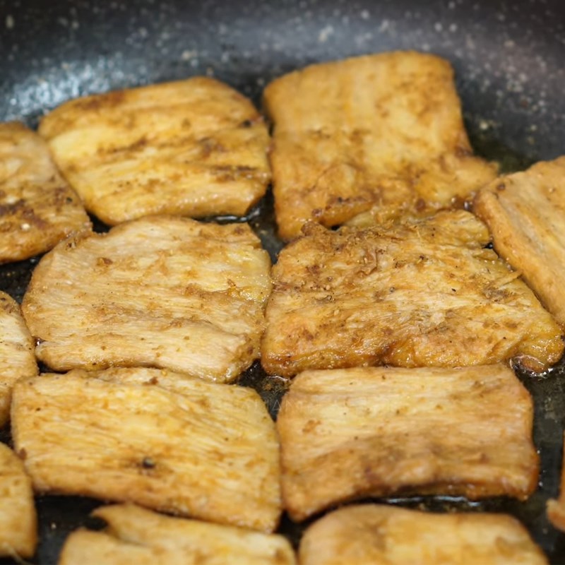 Step 4 Frying the dried fish Dried catfish vegetarian (vegetarian puffed dried fish)