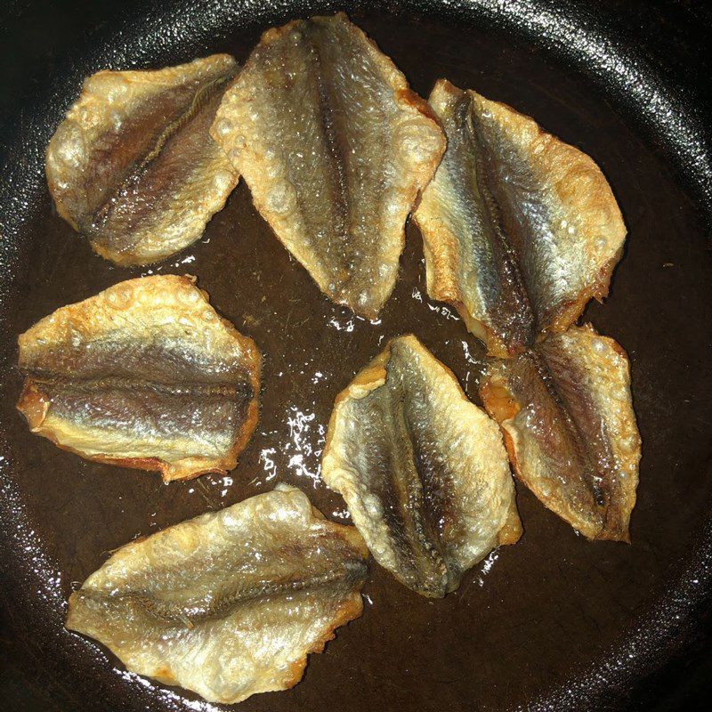 Step 2 Frying the dried fish Crispy Dried Fish (Ca Chi Vang) with One Sun Drying