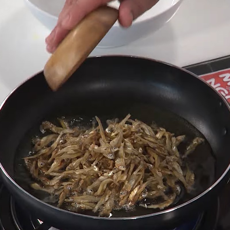 Step 3 Fry dried anchovies and fillet fish for Braised Snakehead Fish