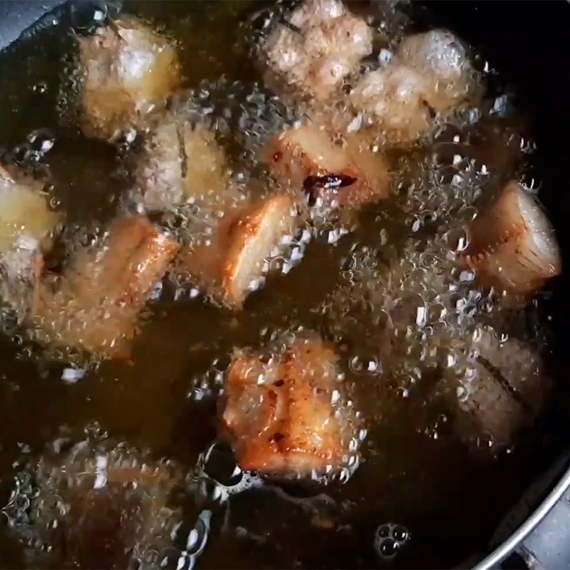 Step 2 Fry the salted snakehead fish Fried salted snakehead fish