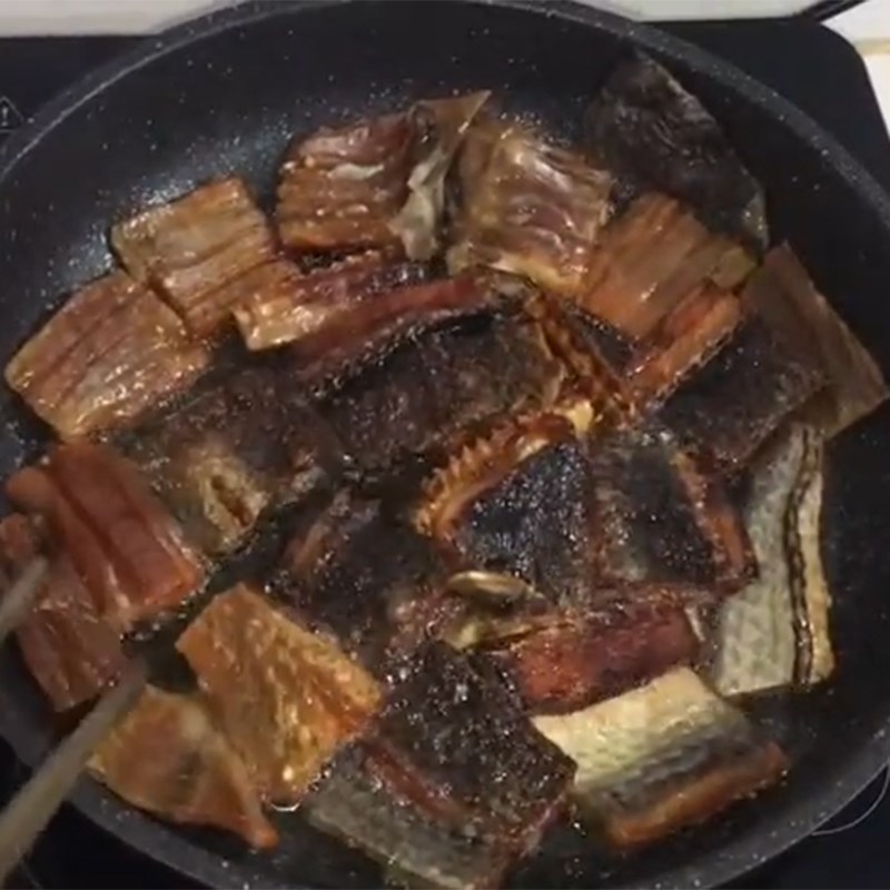 Step 2 Fry Dried Snakehead Fish Fried Dried Snakehead Fish with Vinegar and Sugar