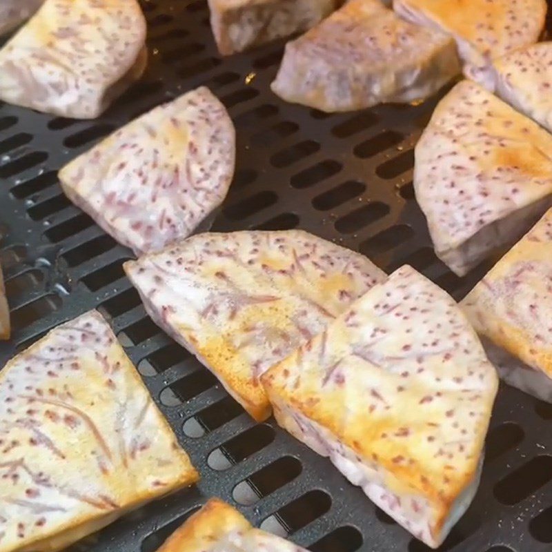 Step 2 Fry the taro for Spicy Beef Hotpot (Recipe shared from TikTok Cooking with TasteVN)