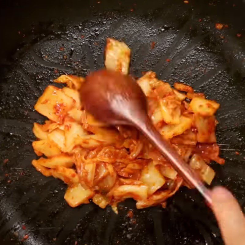 Step 4 Frying kimchi with rice Kimchi fried rice with beef