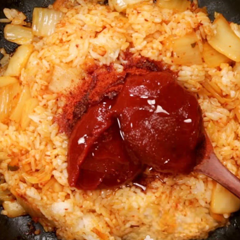 Step 4 Frying kimchi with rice Kimchi fried rice with beef