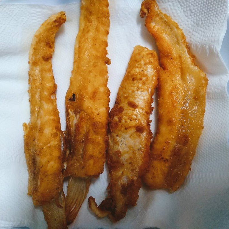 Step 2 Fry the salmon fillet Crispy fried salmon fillet