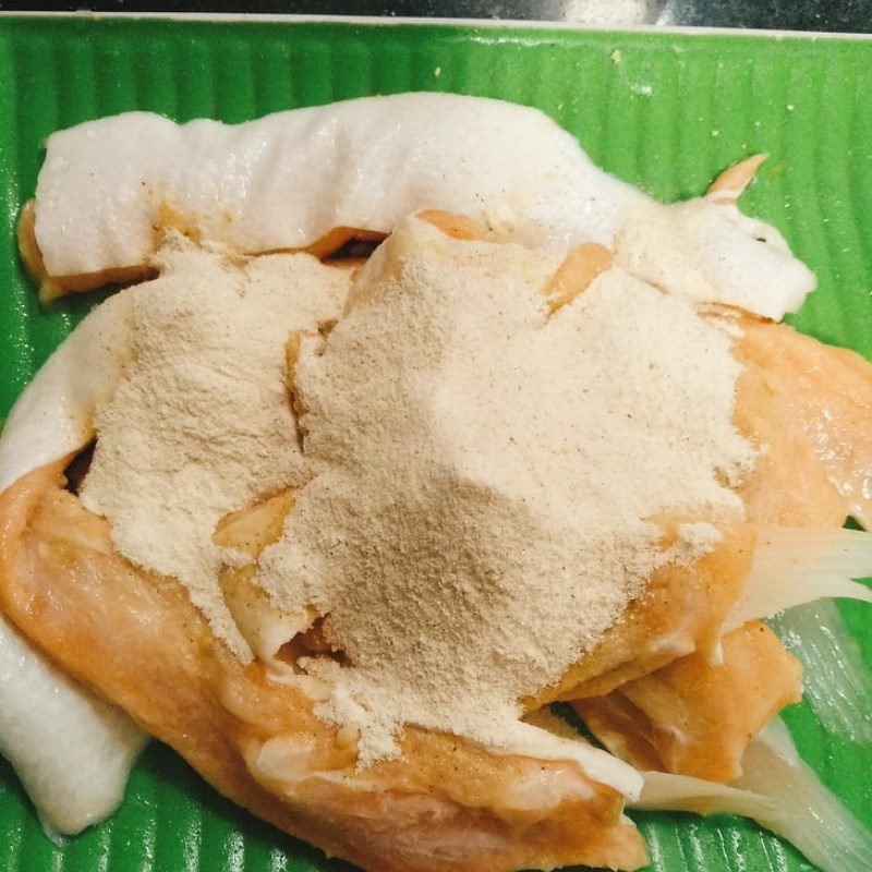 Step 2 Fry the salmon fillet Crispy fried salmon fillet