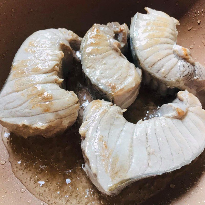 Step 2 Sauté the fish Tuna with pepper