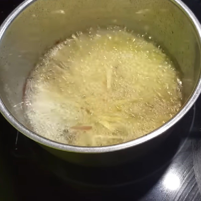 Step 4 Fry the meat Salted roasted pork hock