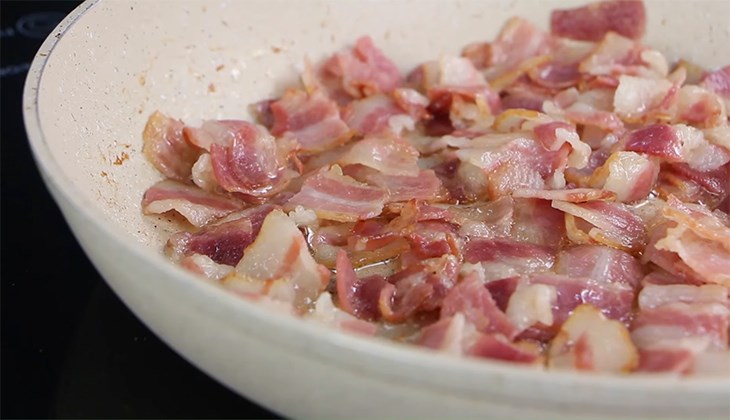 Step 1 Fry the bacon for Fried Rice with Bacon