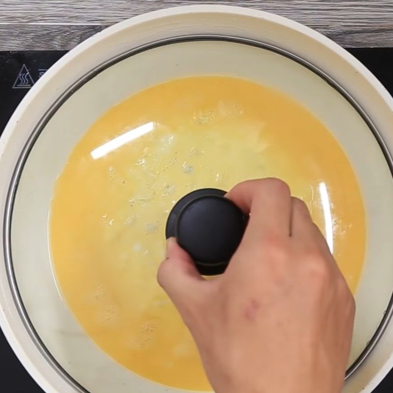Step 3 Fry the Eggs Steamed Shrimp Omelet