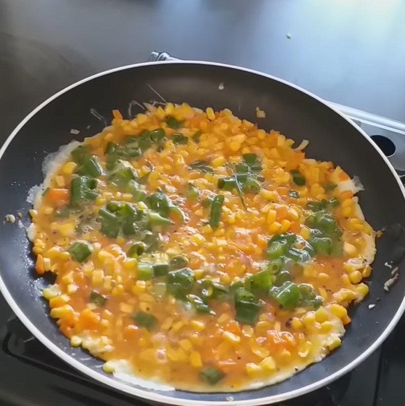 Step 4 Fry the eggs Corn fried eggs