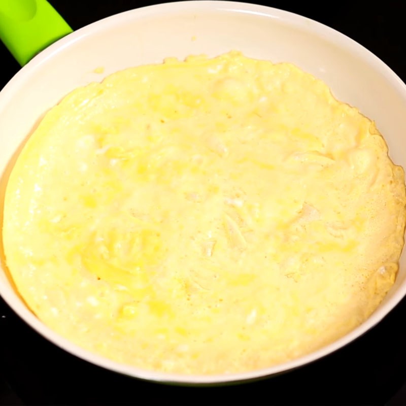 Step 4 Fry the eggs Colorful rolled eggs steamed