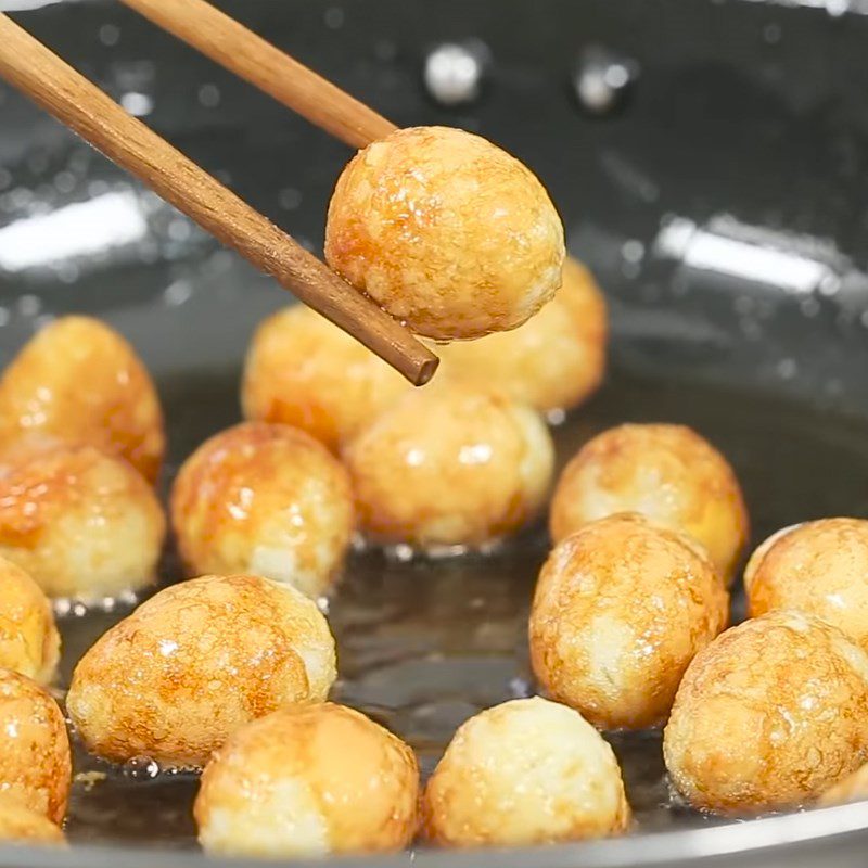 Step 2 Fry quail eggs Quail eggs glazed with garlic butter