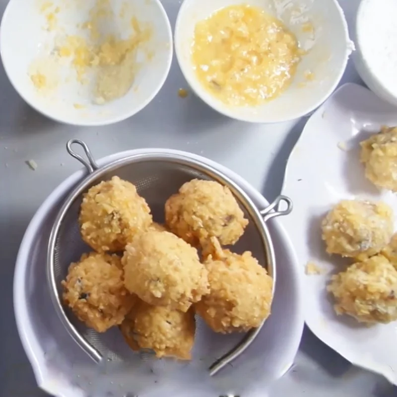 Step 5 Fry the quail eggs Quail eggs with flowers