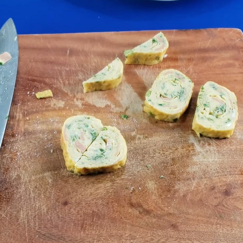 Step 3 Fry and Roll the Eggs Heart-shaped Sausage Rolled Eggs