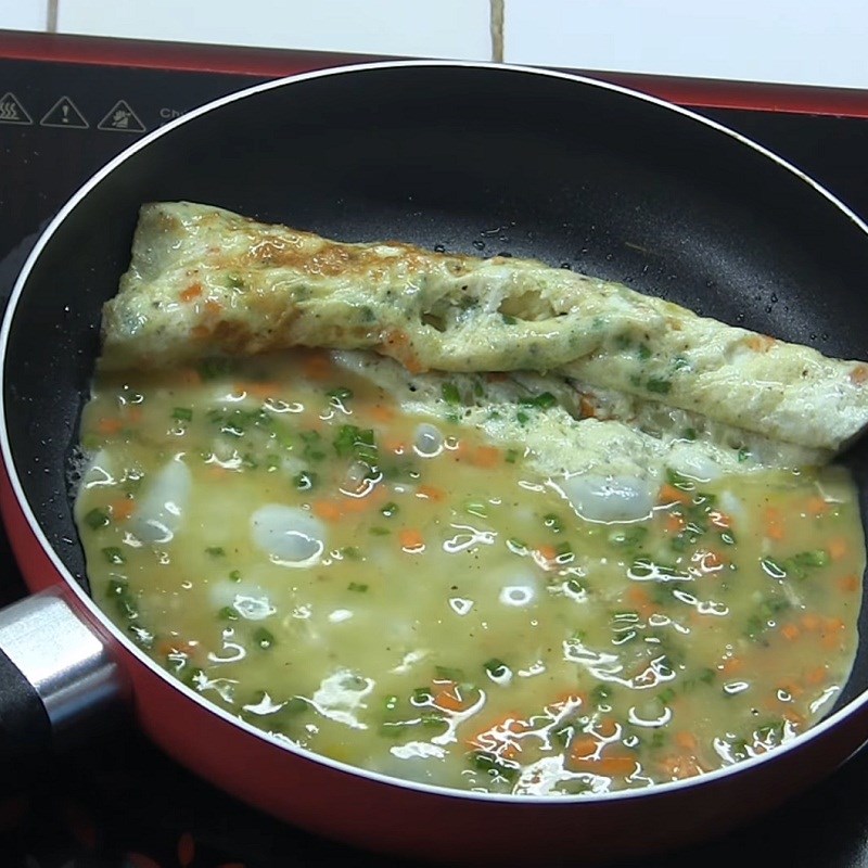 Step 2 Frying and rolling the omelette Heart-shaped carrot omelette