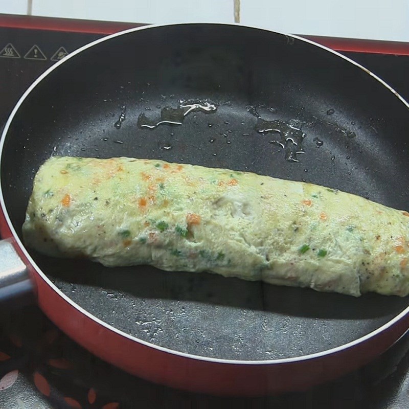 Step 2 Frying and rolling the omelette Heart-shaped carrot omelette