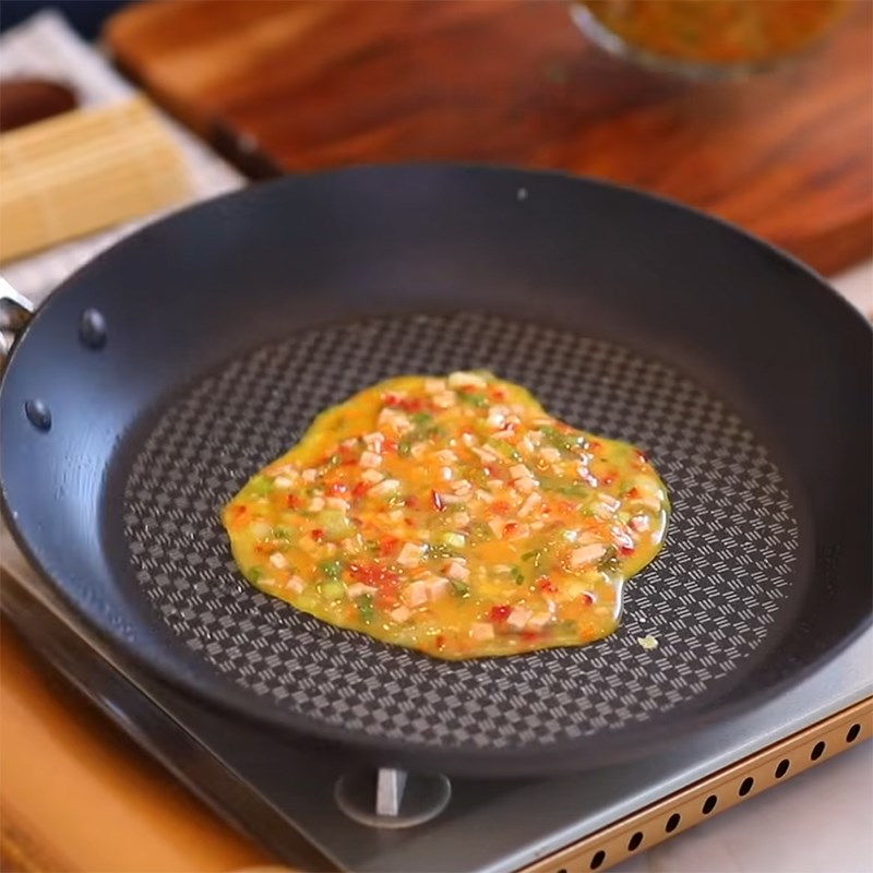 Step 3 Frying and rolling Kimbap egg fried mix