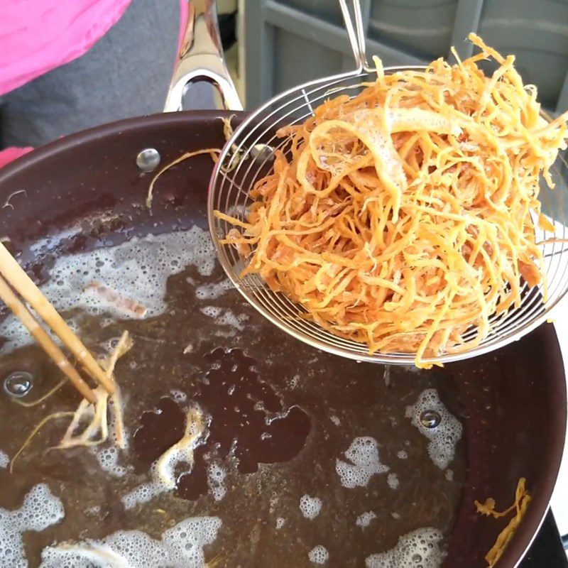 Step 3 Frying and Stir-frying Dried Squid Dried squid stir-fried with vermicelli