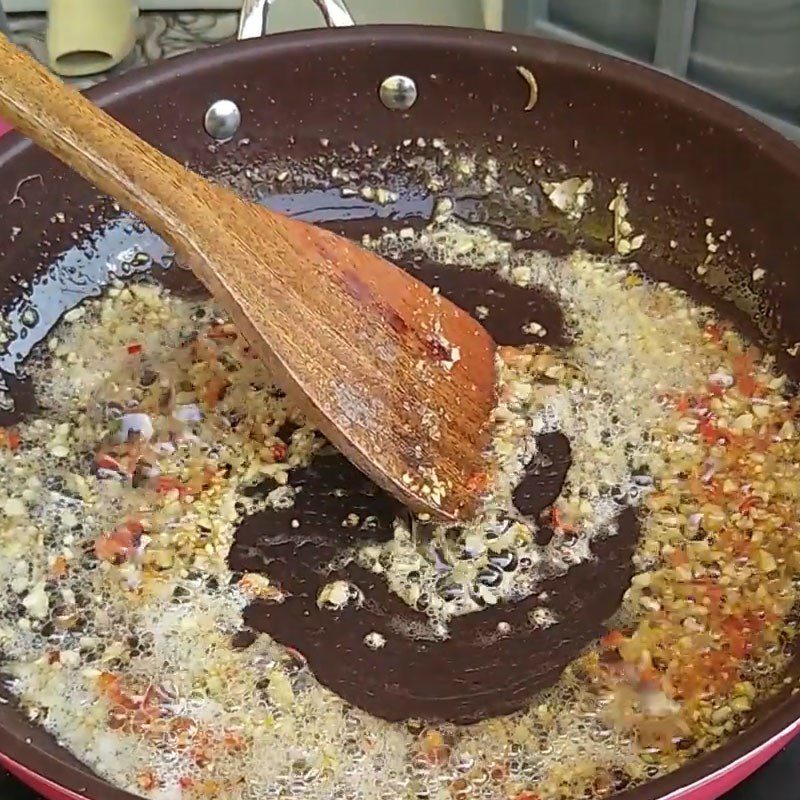 Step 3 Frying and Stir-frying Dried Squid Dried squid stir-fried with vermicelli