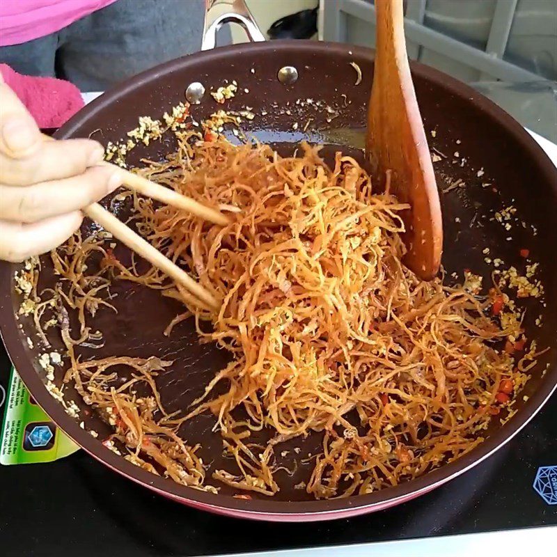 Step 3 Frying and Stir-frying Dried Squid Dried squid stir-fried with vermicelli