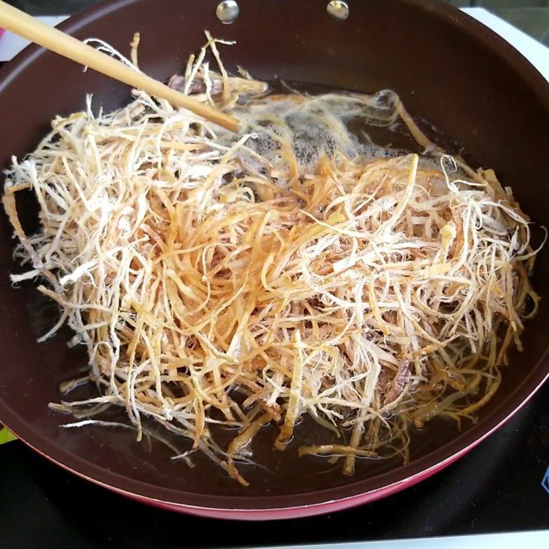 Step 3 Frying and Stir-frying Dried Squid Dried squid stir-fried with vermicelli