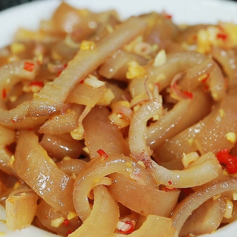 Step 5 Final Product Stir-fried pig skin with lemongrass and chili