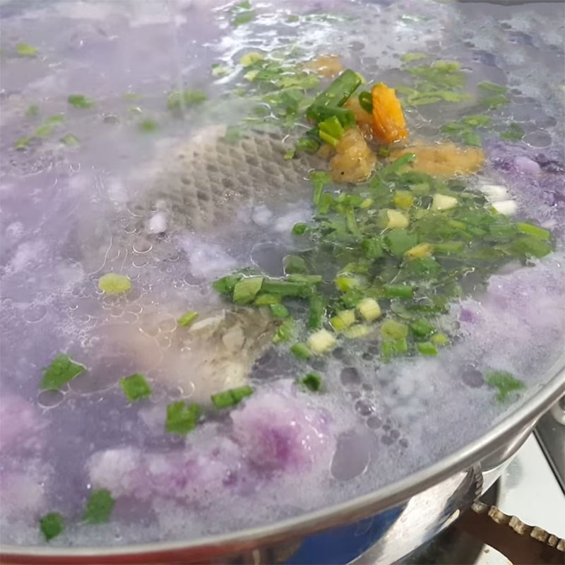 Step 4 Add the taro Taro soup with snakehead fish