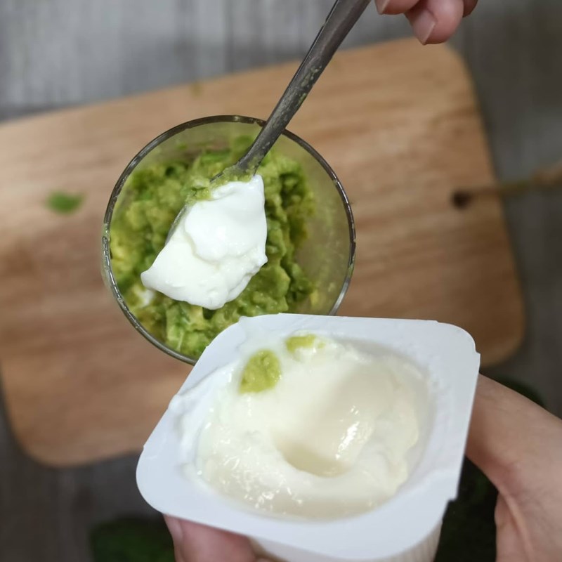 Step 2 Add yogurt to the mashed avocado Avocado with yogurt