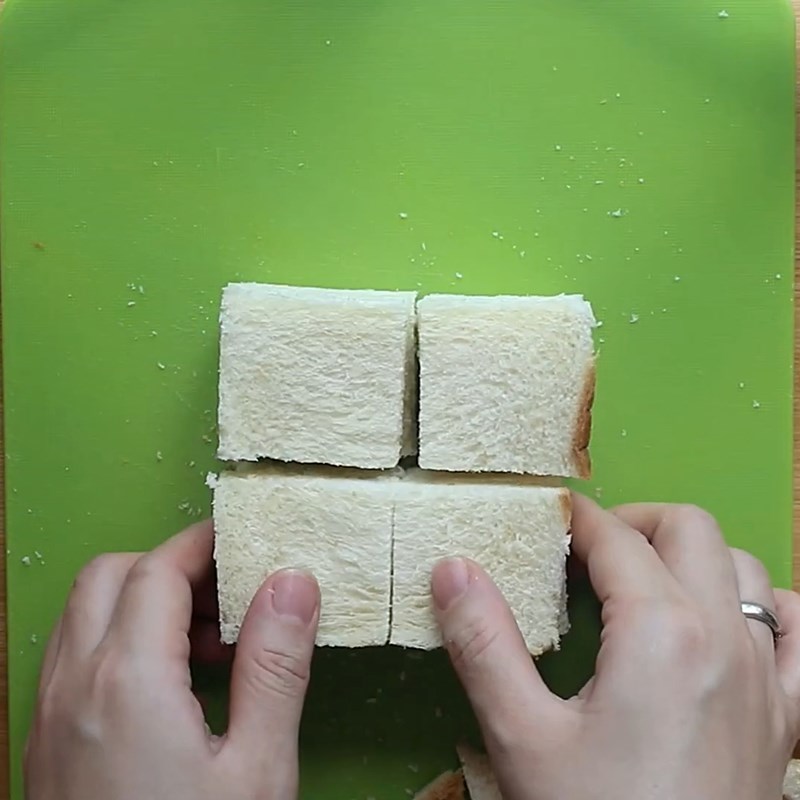 Step 1 Prepare the bread for crispy fried shrimp sandwich