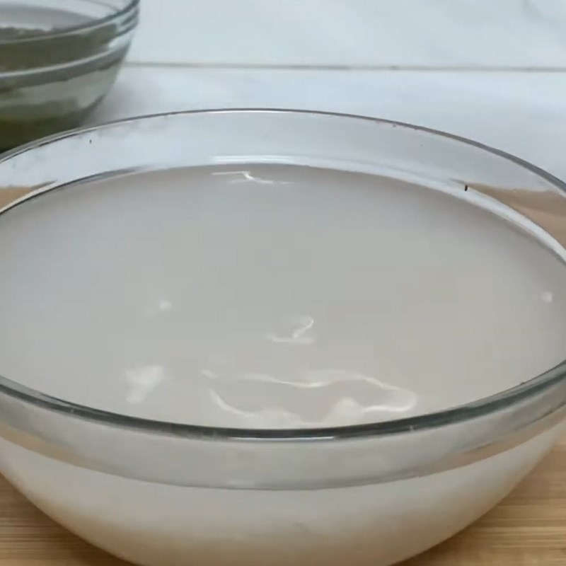 Step 1 Prepare mung beans and rice for Chicken and Perilla Porridge