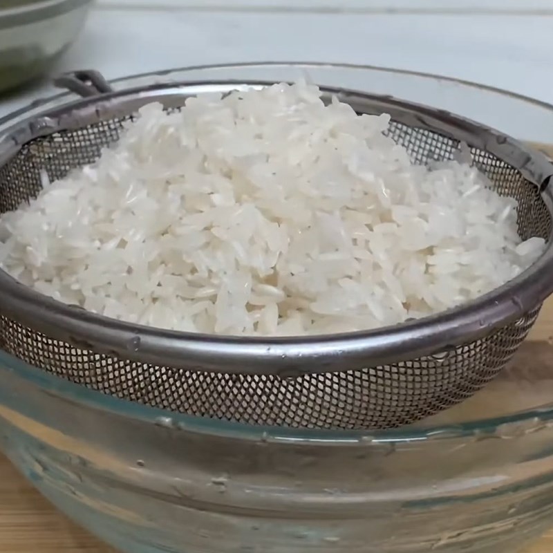 Step 1 Prepare mung beans and rice for Chicken and Perilla Porridge