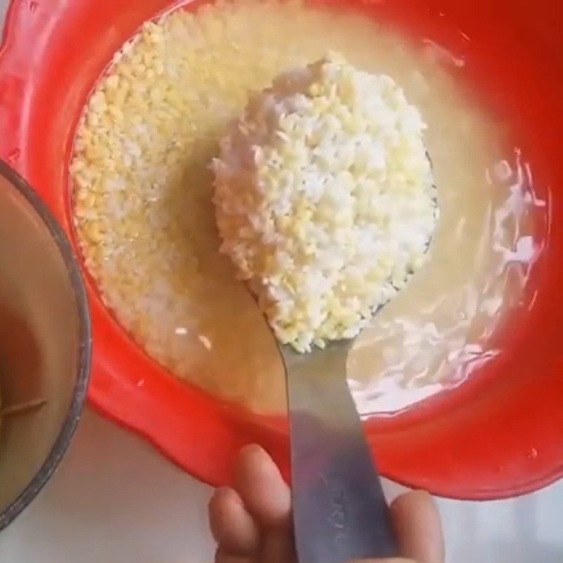 Step 1 Prepare rice and green beans Green Bean Fish Porridge