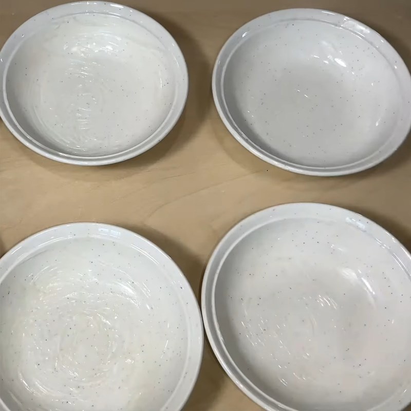 Step 1 Prepare the mold for Hue rice cake