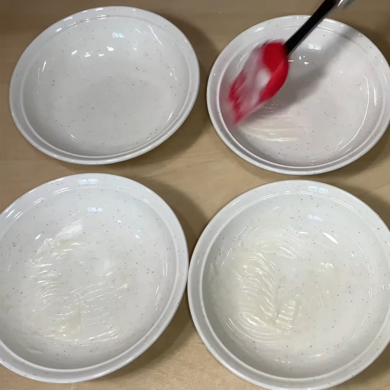 Step 1 Prepare the mold for Hue Rice Cake