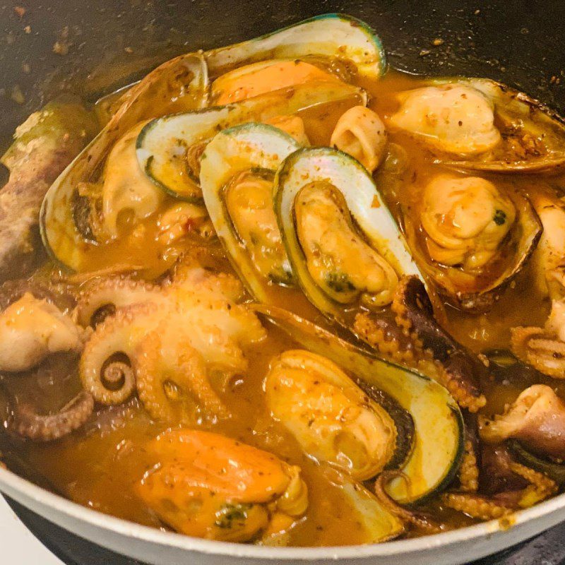 Step 3 Prepare coconut milk Seafood curry (recipe shared by user)