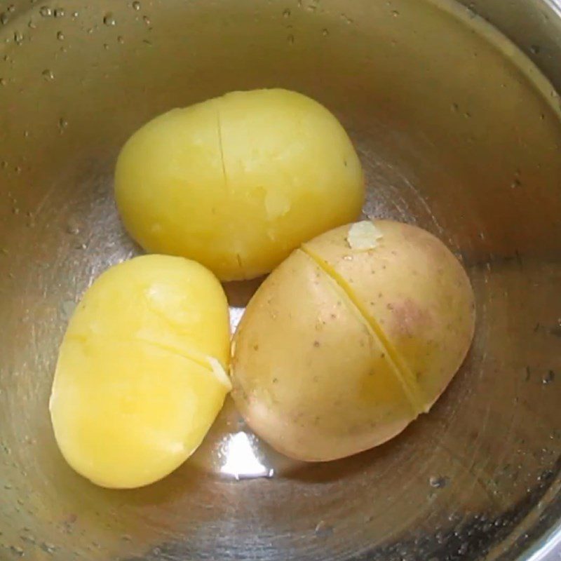 Step 1 Prepare the cake dough for Potato Cakes with Meat Filling