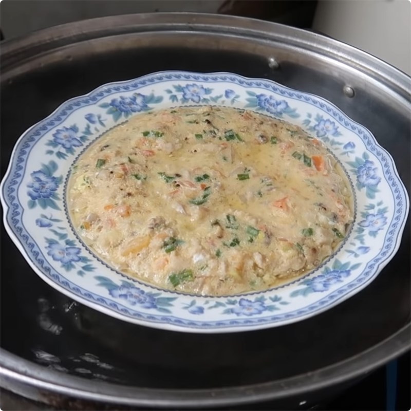 Step 4 Steamed fish sauce with pork belly and egg