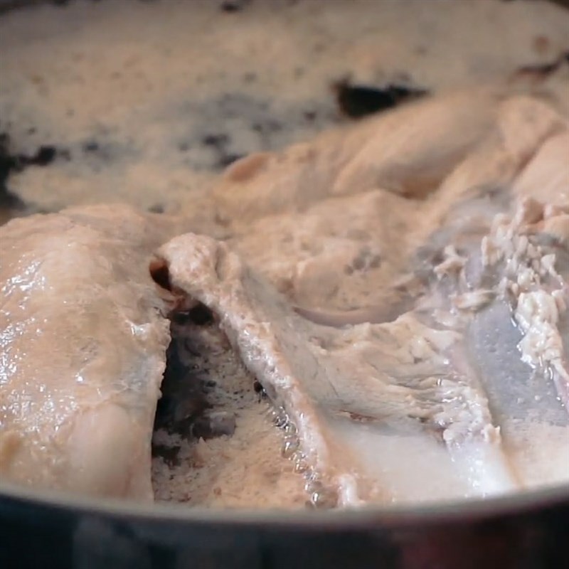 Step 1 Cooking chicken broth for Pandan Chicken Rice