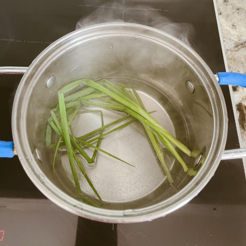 Step 3 Roll the ingredients Eel stewed in coconut water for kids