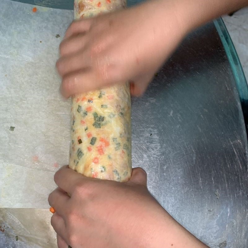 Step 8 Roll the bread Rolled bread with pork floss and egg sauce