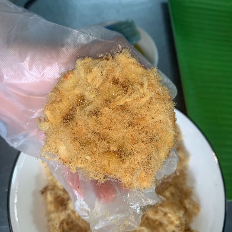 Step 8 Roll the bread Rolled bread with pork floss and egg sauce