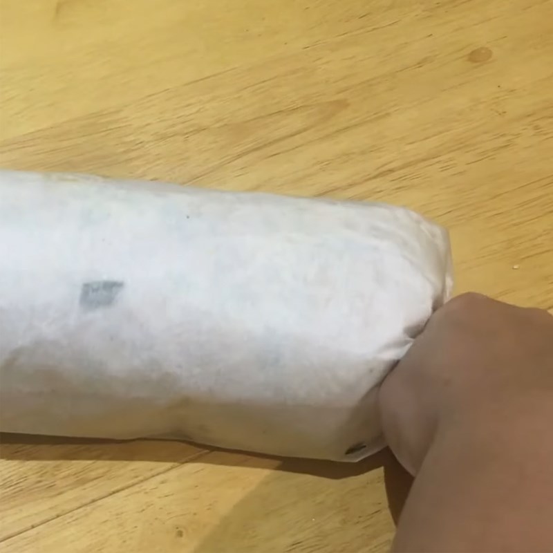 Step 7 Rolling the bread Mayonnaise sauce roll bread