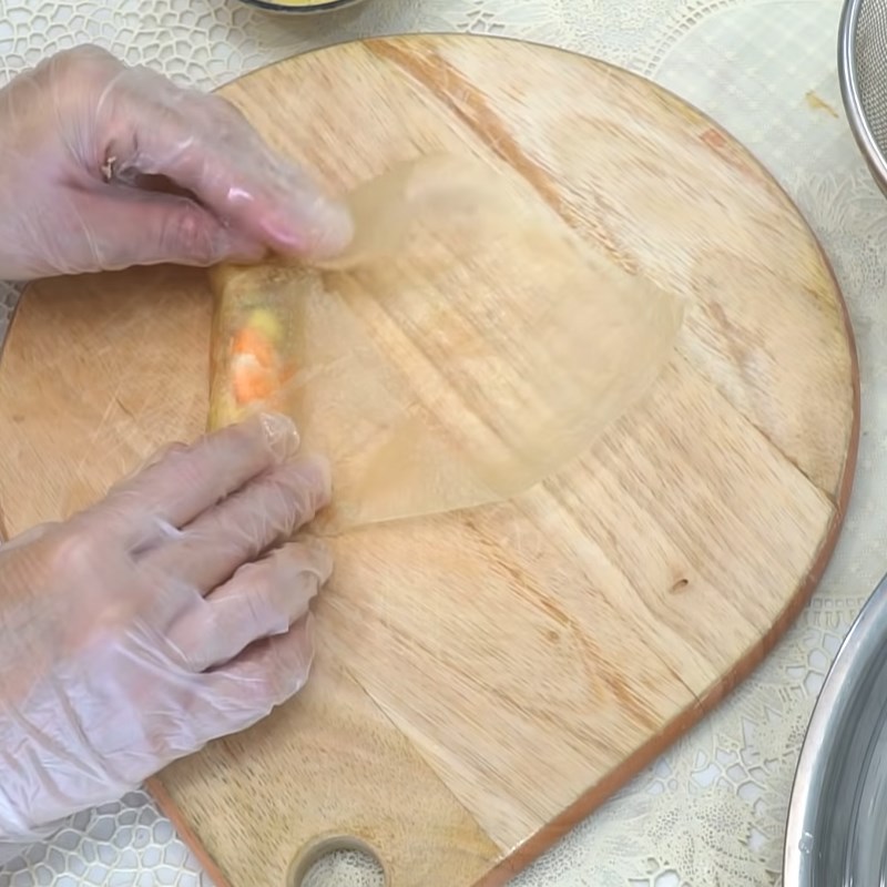 Step 5 Rolling the spring rolls Lotus seed spring rolls