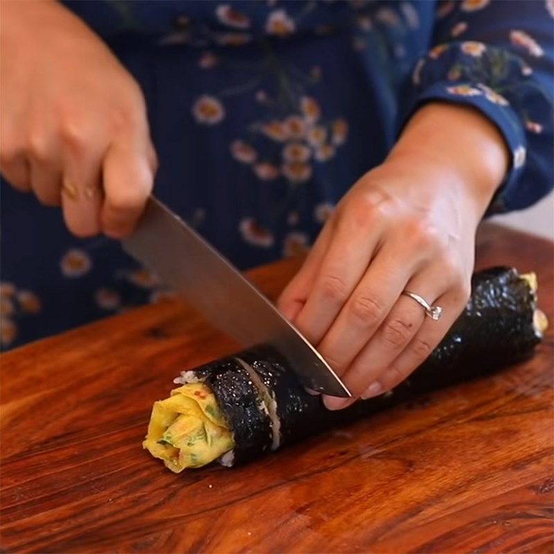 Step 5 Rolling kimbap Fried egg mixed kimbap