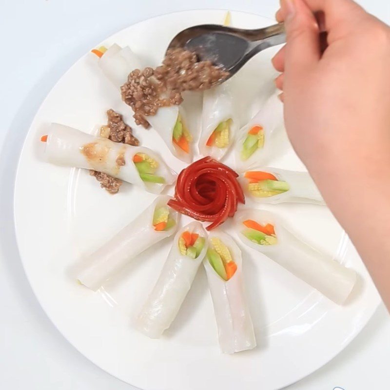 Step 3 Rice noodle rolls Minced beef rice noodle rolls