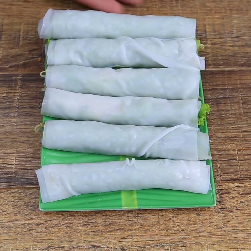 Step 2 Rolling the rice paper with minced pork