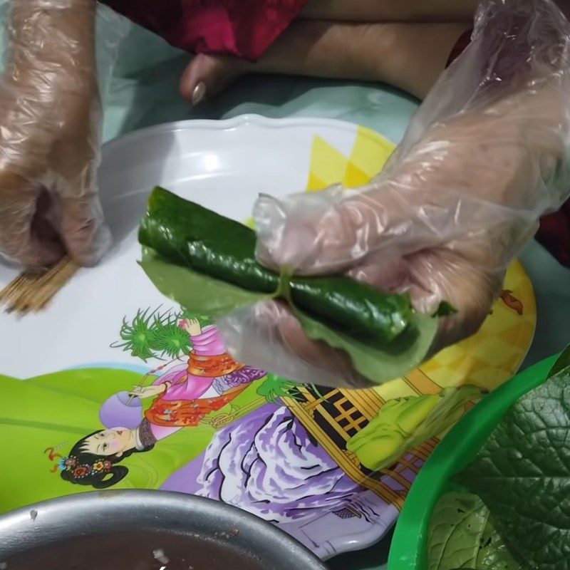 Step 3 Wrap buffalo meat in wild betel leaves Buffalo meat wrapped in wild betel leaves grilled