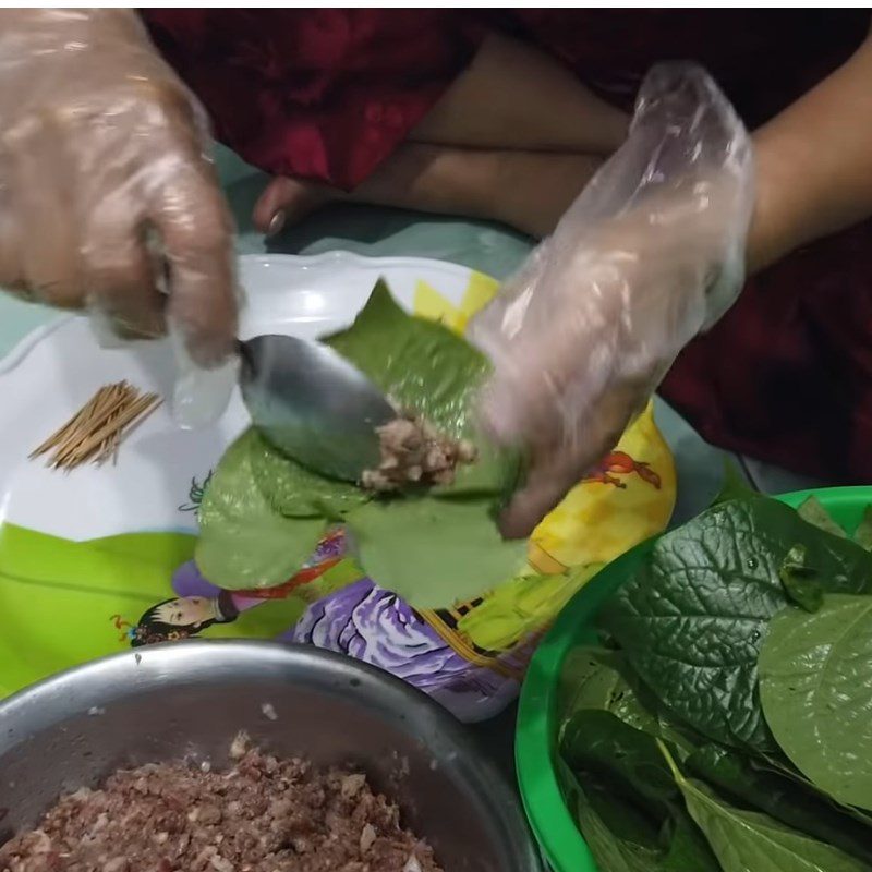 Step 3 Wrap buffalo meat in wild betel leaves Buffalo meat wrapped in wild betel leaves grilled